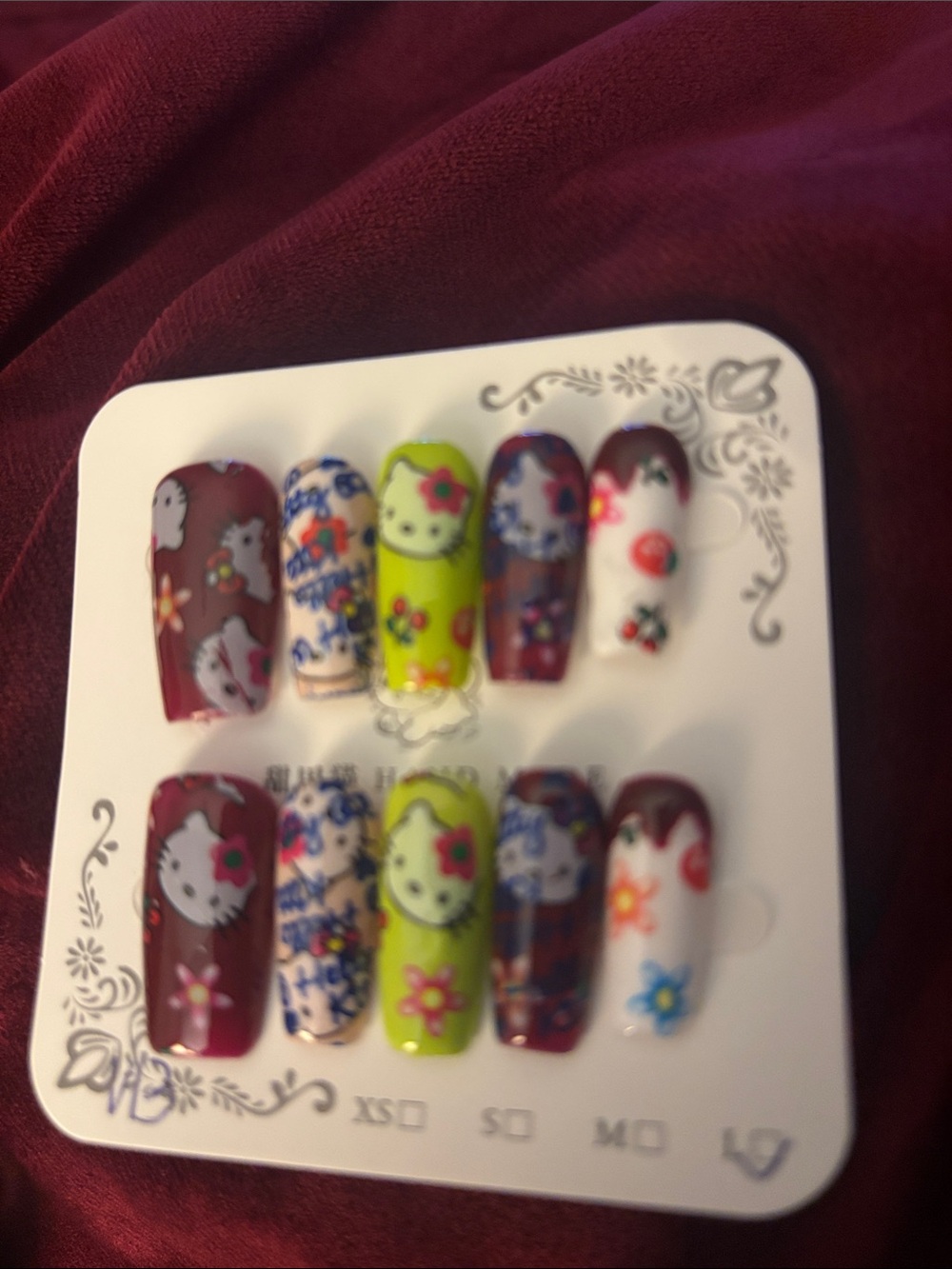 Hello Kitty Press-On Nail Set in Burgundy, Lime, White